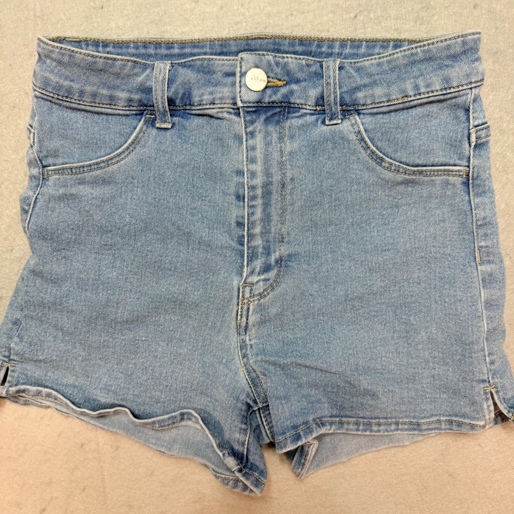 H&M &Denim High Waist Denim Shorts Women's US 4 Light‎ Wash Stretch Casual - Picture 3 of 10